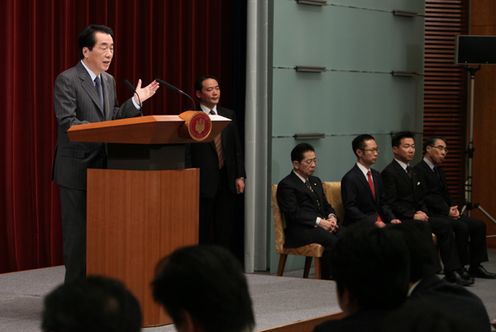 Photograph of the Prime Minister holding a press conference 5