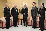 Photograph of the Prime Minister receiving a courtesy call from Chairman of the Nippon Keidanren Yonekura and Chairman of the Japan Chamber of Commerce and Industry Okamura