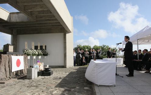 Photograph of the Prime Minister delivering an address at the Memorial Service for the War Dead in Ioto 2