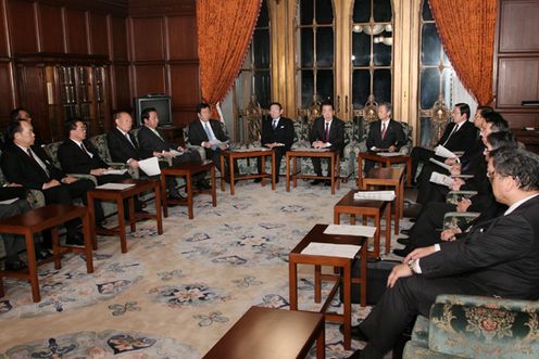 Photograph of the Prime Minister delivering an address at the Ministerial Meeting on the Situation in the Middle East 2