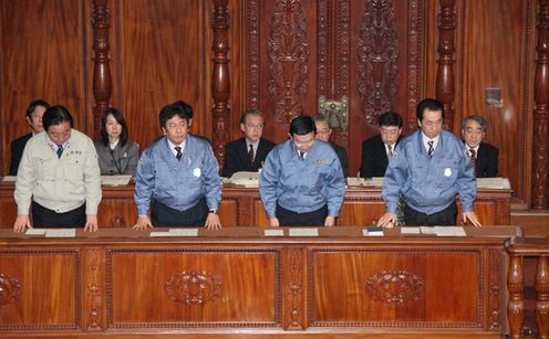 Photograph of the passage of the comprehensive FY2011 budget 1