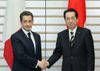 Photograph of Prime Minister Kan shaking hands with President Sarkozy of France
