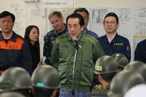 Photograph of the Prime Minister giving words of encouragement to the members of the Self-Defense Forces (SDF) in the Northeastern Army Headquarters in Sendai City 1