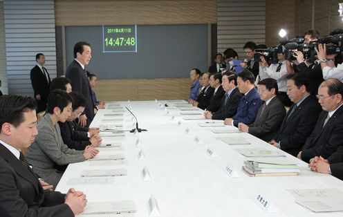 Photograph of the Prime Minister speaking at the Headquarters for Emergency Disaster Response 2