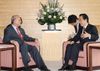 Photograph of Prime Minister Kan holding talks with Secretary-General Gurria