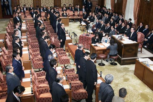 Photograph of voting at the meeting of the Budget Committee of the House of Representatives
