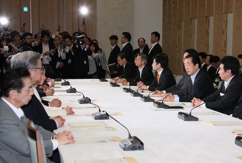 Photograph of the Prime Minister delivering an address at the Ministerial Meeting of the Team in Charge of Responding to the Economic Impact caused by the Nuclear Power Station Incident 3