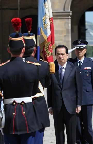 Photograph of Prime Minister Kan attending the welcome ceremony