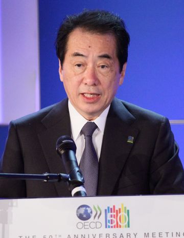Photograph of Prime Minister Kan delivering a speech at the 50th Anniversary Meeting of the OECD 2