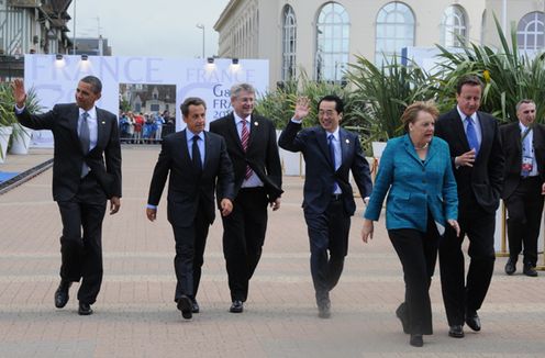 Photograph of the Prime Minister heading toward the G8 session