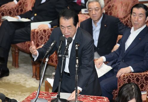 Photograph of the Prime Minister answering questions at the meeting of the House of Representatives Special Committee on Reconstruction from the Great East Japan Earthquake 1
