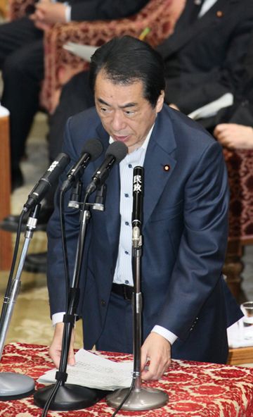 Photograph of the Prime Minister answering questions at the meeting of the House of Representatives Special Committee on Reconstruction from the Great East Japan Earthquake 2