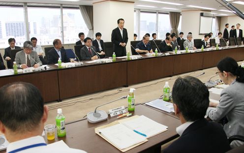 Photograph of the Prime Minister delivering an address at the meeting of the Task Force for Measures against Suicide 2