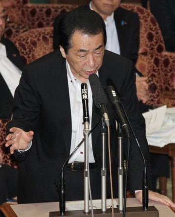 Photograph of the Prime Minister answering questions at the meeting of the House of Councillors Special Committee on Reconstruction from the Great East Japan Earthquake 2