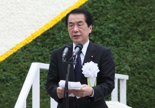 Photograph of the Prime Minister delivering an address at the Nagasaki Peace Ceremony 1