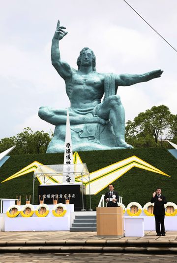 Photograph of the Prime Minister delivering an address at the Nagasaki Peace Ceremony 2