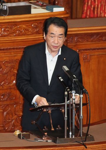 Photograph of the Prime Minister answering questions at the plenary session of the House of Councillors 2
