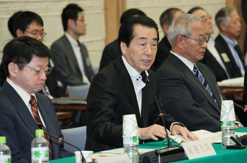 Photograph of the Prime Minister delivering an address at the meeting of the Local Government System Research Council 1