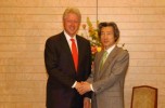 Former President Clinton of the United States Pays Courtesy Call on Prime Minister