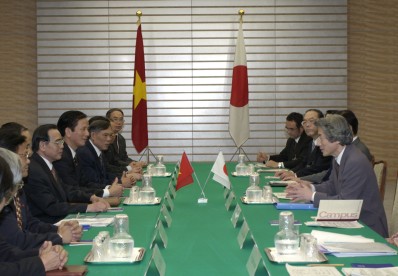 Prime Minister Meets with Prime Minister of Viet Nam