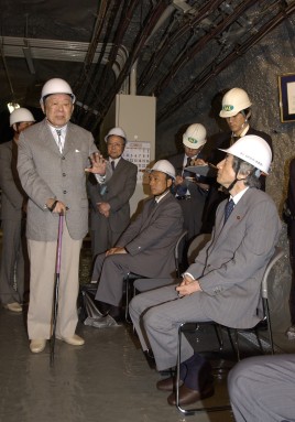 Prime Minister visits the Kamioka Observatory, Institute for Cosmic Ray Research (ICRR) 