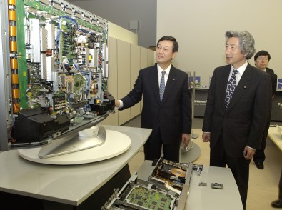 Prime Minister Observes IT-related Technologies in Tokyo 