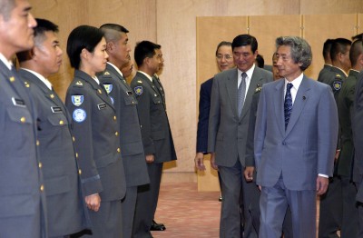 Representatives of the Japanese Team of International Peace Cooperation in East Timor Reports to Prime Minister After Returning to Japan From East Timor 
