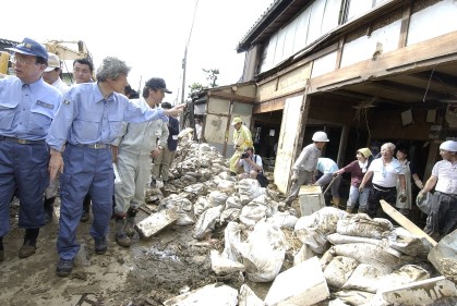 Prime Minister Visits Affected Areas in Niigata Prefecture by Heavy Rains 