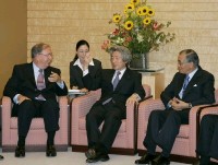 Photograph of Prime Minister talking with the members