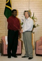 Photograph of Prime Minister Koizumi and Prime Minister Lini shaking hands