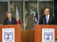 Photograph of the joint press conference after the summit meeting