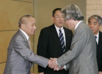 Photograph of Prime Minister shaking hands with Mr. Hitoshi Koichi, the Representative of the Repatriation Group of the Japanese Immigrants to the Dominican Republic