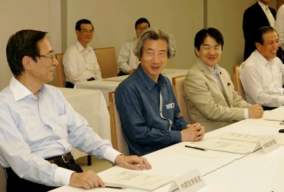 Photograph of the meeting of the Council on Economic and Fiscal Policy held in casual dress