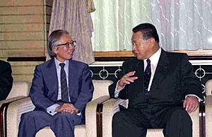 Professor Hideki Shirakawa, Nobel Laureate in Chemistry 2000, and Prime Minister Mori