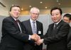 Photograph of Prime Minister Noda shaking hands with President of the European Council Herman Van Rompuy and President of the European Commission Jose Manuel Durao Barroso