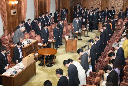 Photograph of the Committee members offering a silent prayer for the late President of the House of Councillors Takeo Nishioka
