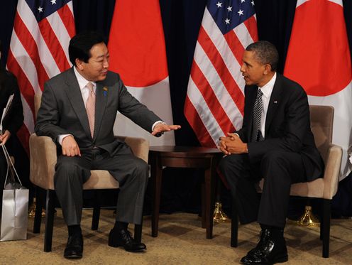 Photograph of Prime Minister Noda holding talks with US President Barack Obama