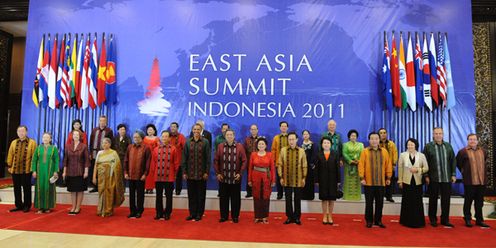 Group photograph before the Gala Dinner hosted by the President of Indonesia and his wife
