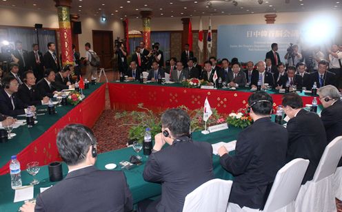 Photograph of the Japan-China-ROK Trilateral Summit Meeting