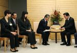 Photograph of the Prime Minister receiving a courtesy call from JOC President Tsunekazu Takeda