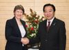 Photograph of Prime Minister Noda shaking hands with UNDP Administrator Helen Clark