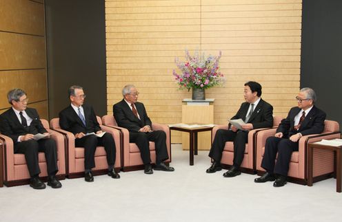 Photograph of Prime Minister Noda meeting with President Masaru Nishio
