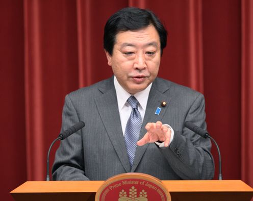 Photograph of the Prime Minister holding a press conference 1