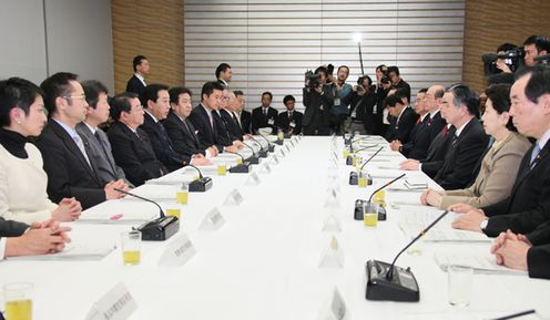 Photograph of the Prime Minister delivering an address at the meeting of the Nuclear Emergency Response Headquarters 2