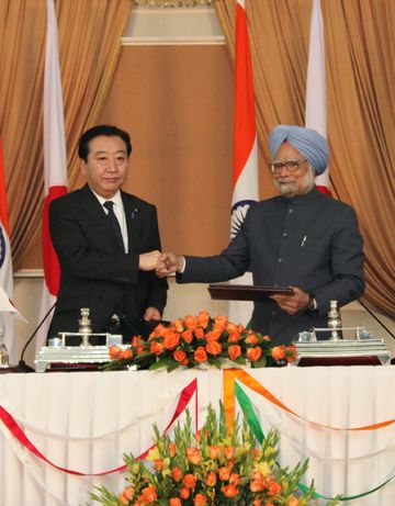 Photograph of the leaders at the signing ceremony for the joint statement