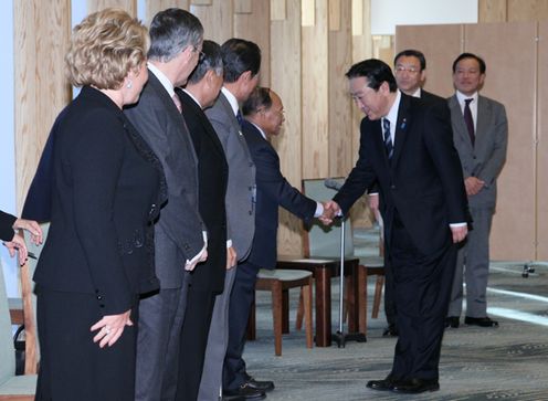 Photograph of the Prime Minister receiving a courtesy call from heads of delegations from APPF member countries 2