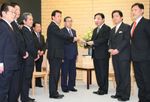Photograph of the Prime Minister receiving a letter of request from Chairman of the Okuma Town Assembly Yukio Chiba