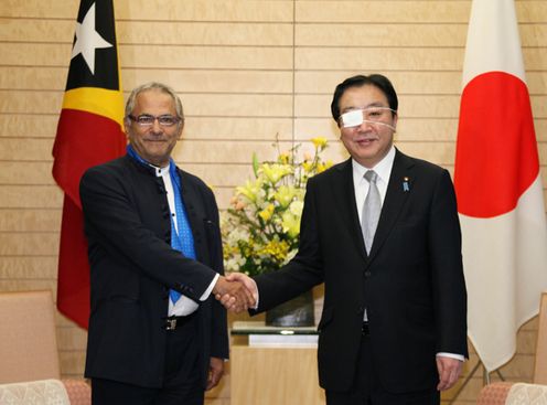 Photograph of Prime Minister Noda shaking hands with President of the Democratic Republic of Timor-Leste Jose Ramos-Horta