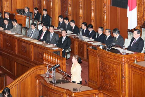 Photograph of the Prime Minister attending the plenary session of the House of Councillors