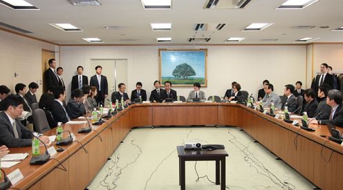 Photograph of the Prime Minister delivering an address at the meeting of the Frontier of Wisdom Panel 3